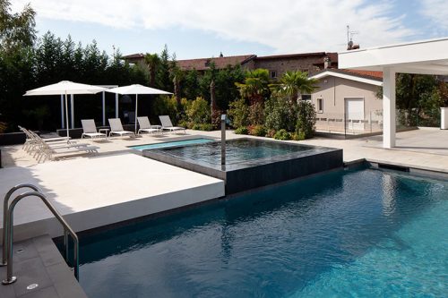 edilfare_piscina a sfioro con idromassaggio