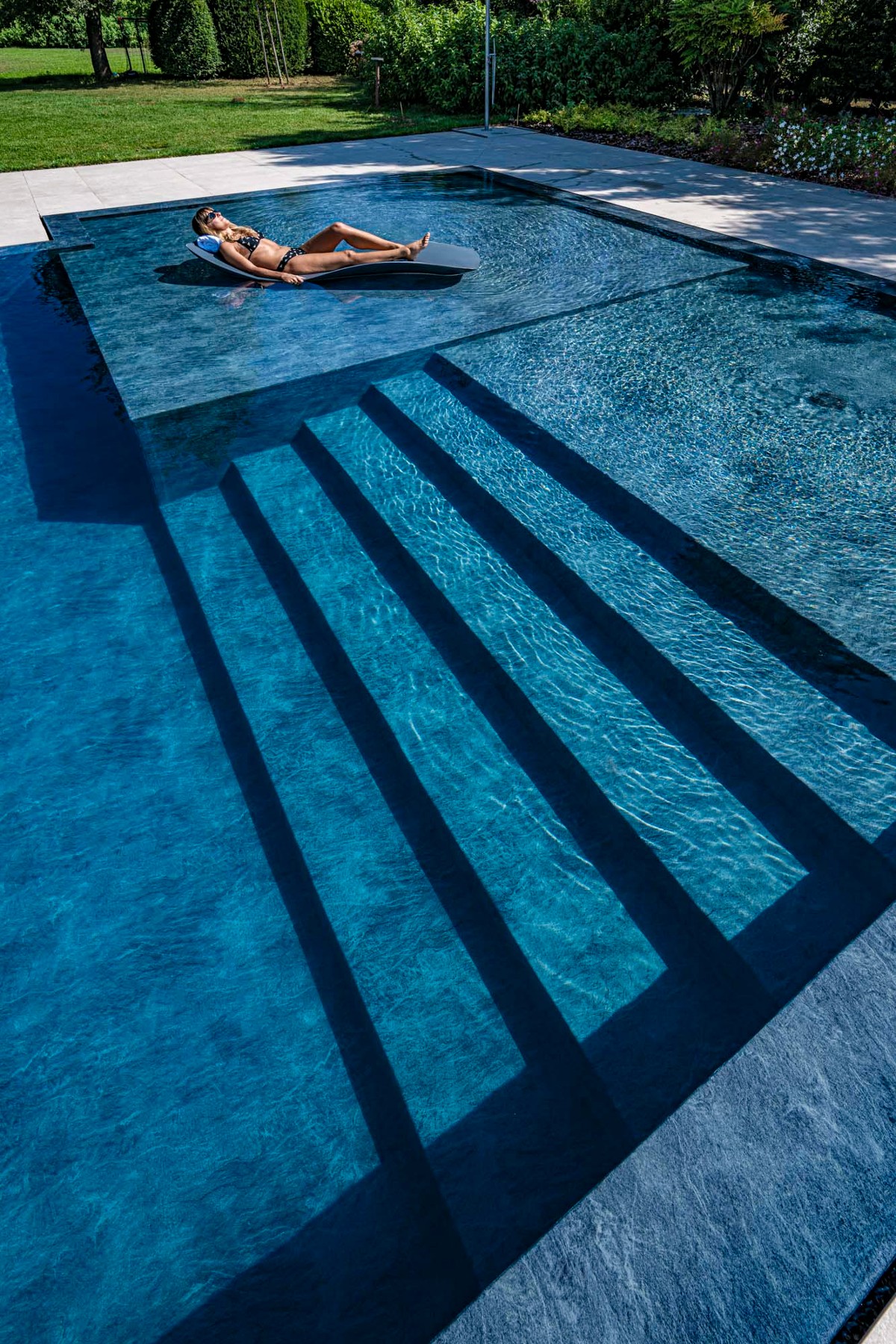 Piscina a sfioro esterna