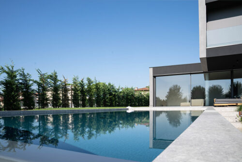 Realizzazione piscine a sfioro.