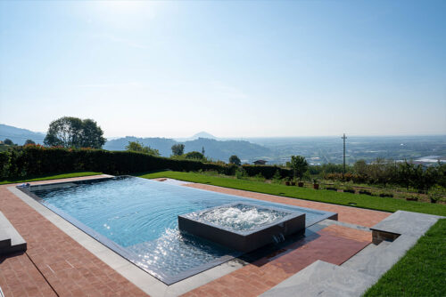 Piscina con idromassaggio.