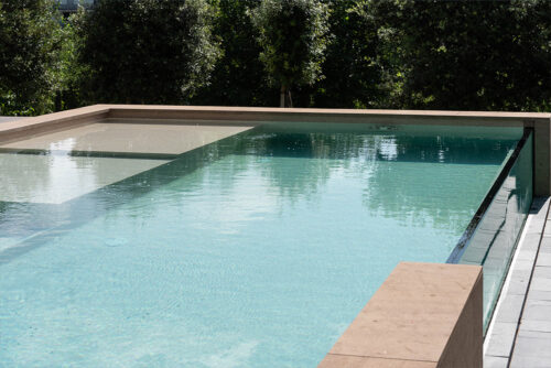 Piscina sfioro.
