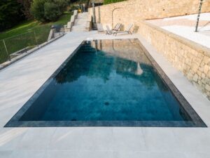 realizzazione piscine interrate moderne a Bergamo