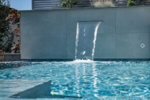 Cascata in piscina