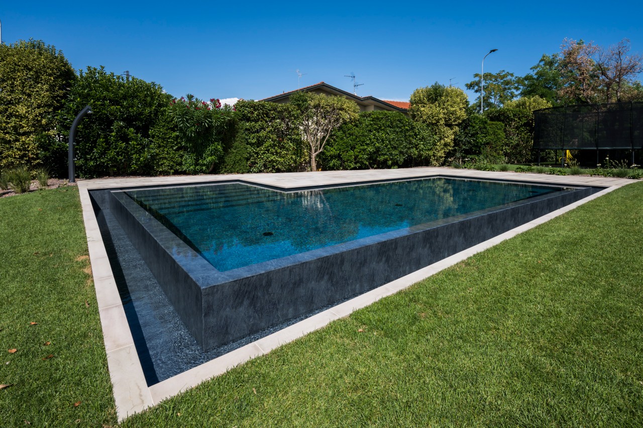 Manutenzione del rivestimento della piscina