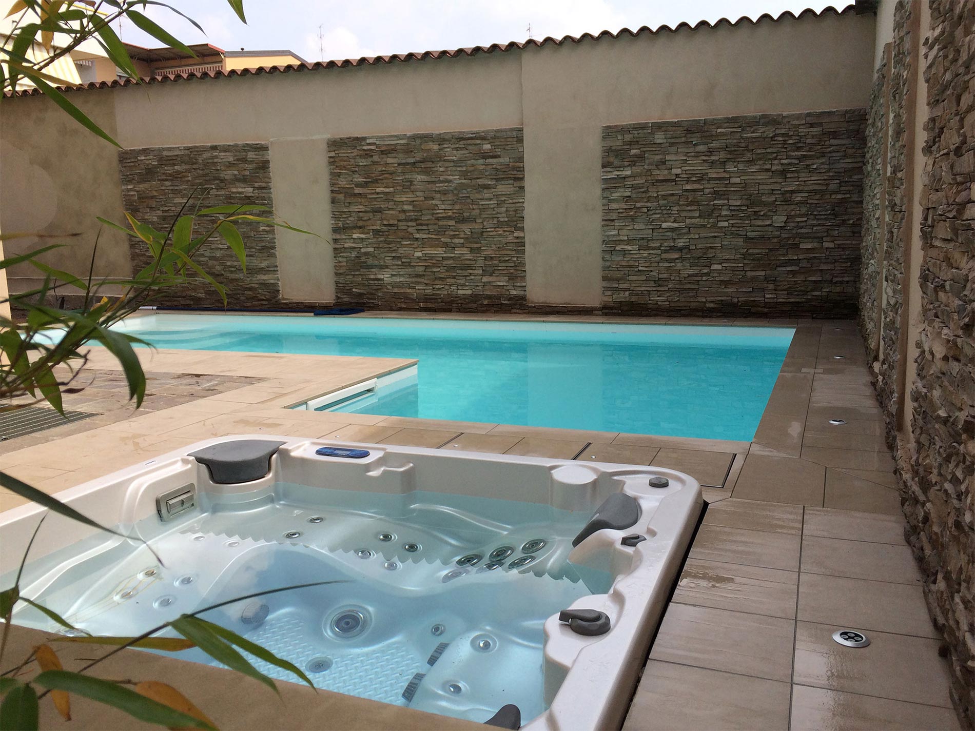 Piscina idromassaggio da esterno